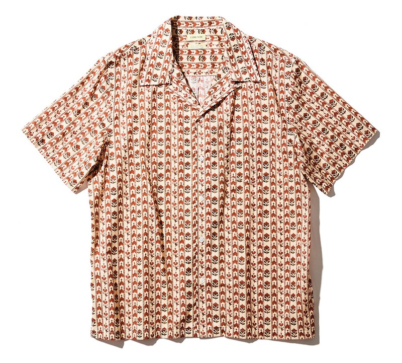 シャツ4万2900円／デボンファクチュール（メイデンズ ショップ）