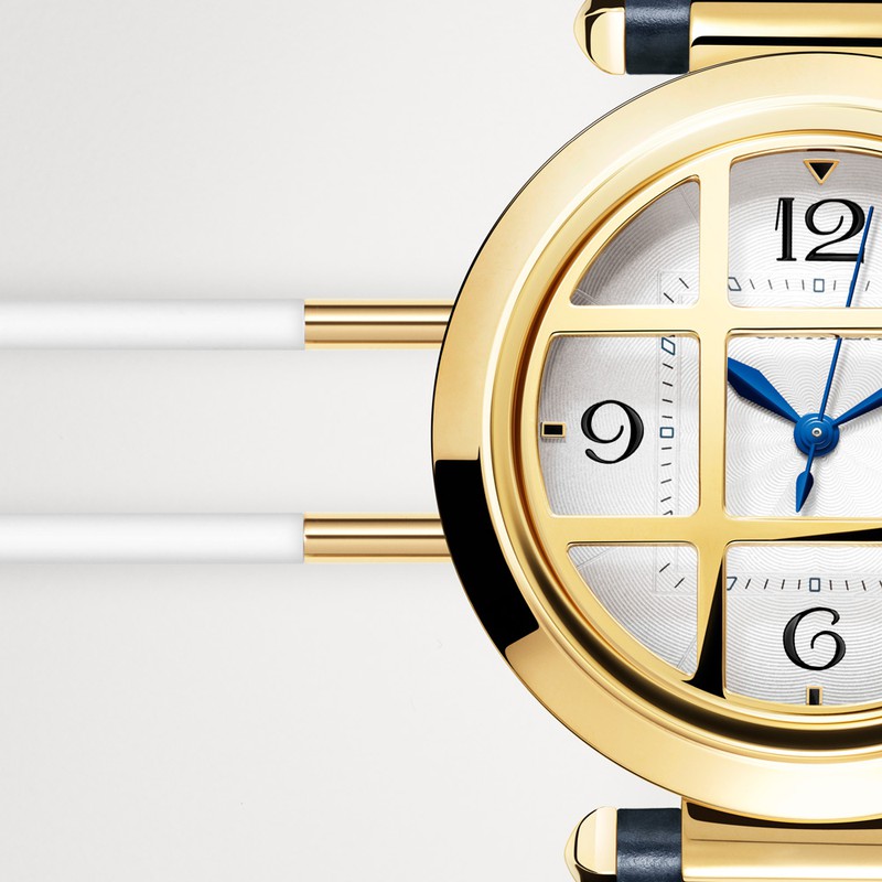 ▲「パシャ ドゥ カルティエ グリッド」自動巻き、18KYGケース(41mm)、アリゲーターストラップ(ブルーのアリゲーターストラップを付属)、100m防水。227万400円/カルティエ(カルティエ カスタマー サービスセンター)