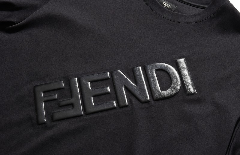 ▲ Tシャツ10万1200円/フェンディ(フェンディ ジャパン)