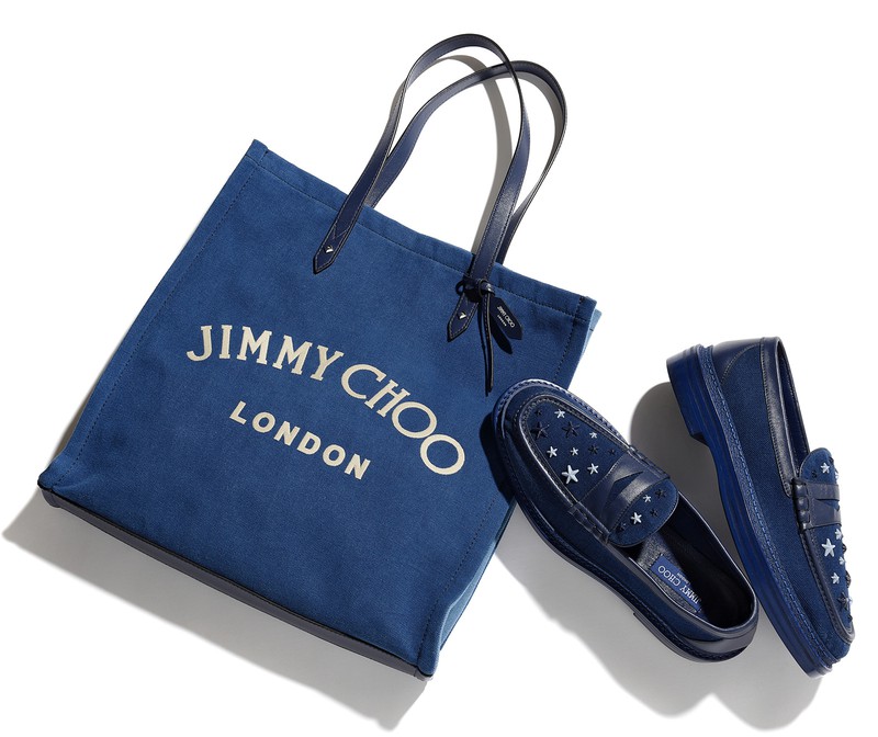 ▲ ローファー14万7400円、トートバッグ[W39.5×H39.5×D7cm]22万1100円／ともにジミー チュウ ／ ブアイソウ（ジミー チュウ）