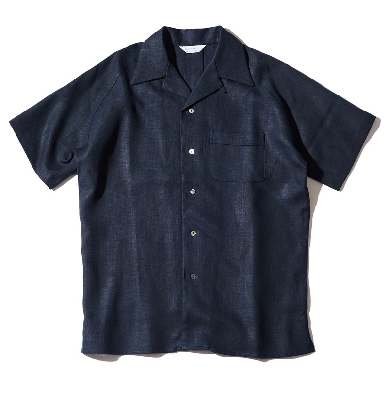 シャツ3万800円/バタク(バタク日比谷店)