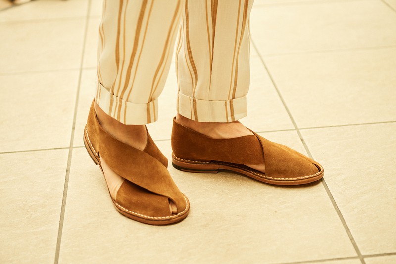 サンダル4万2900円/ソロヴィエール(トゥモローランド)