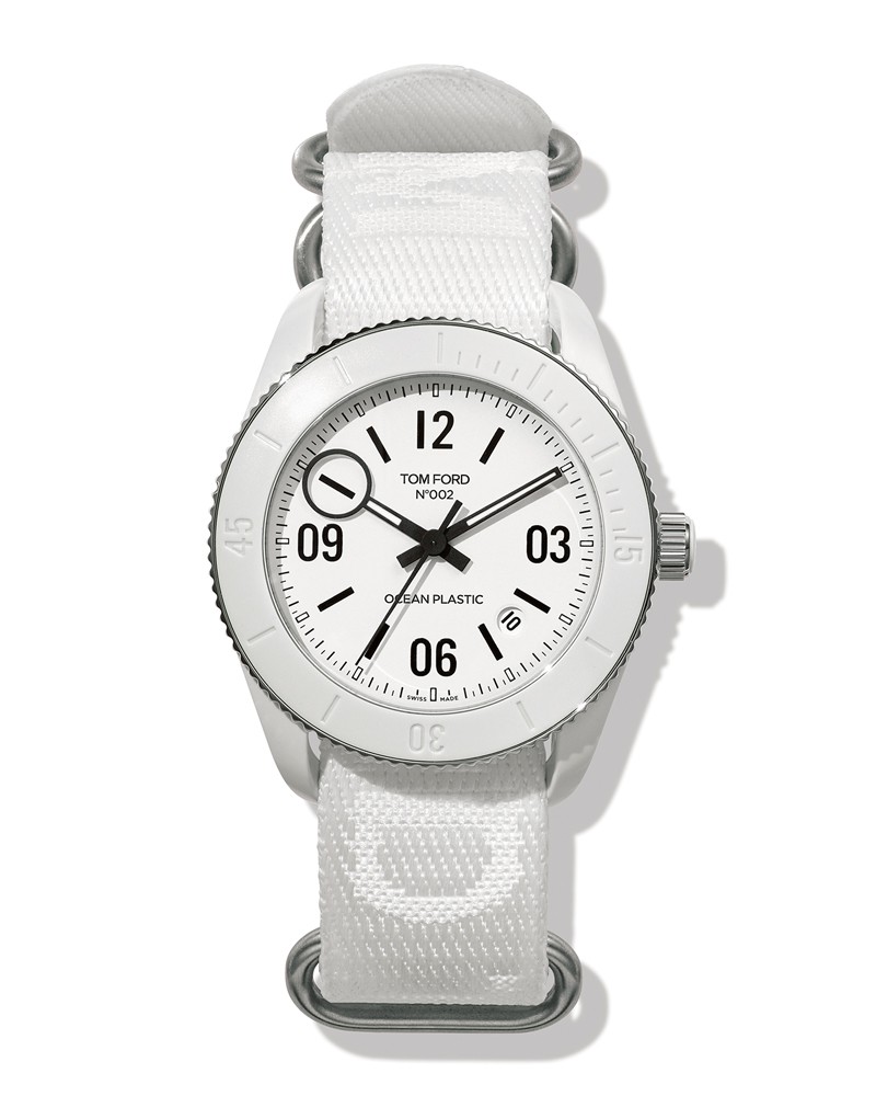 ▲ 「N.002 オーシャンプラスチック スポーツ」自動巻き、100%海洋プラスチックケース(43㎜)、100%海洋プラスチックストラップ。10気圧防水。24万9700円/トム フォード(トム フォード タイムピース)