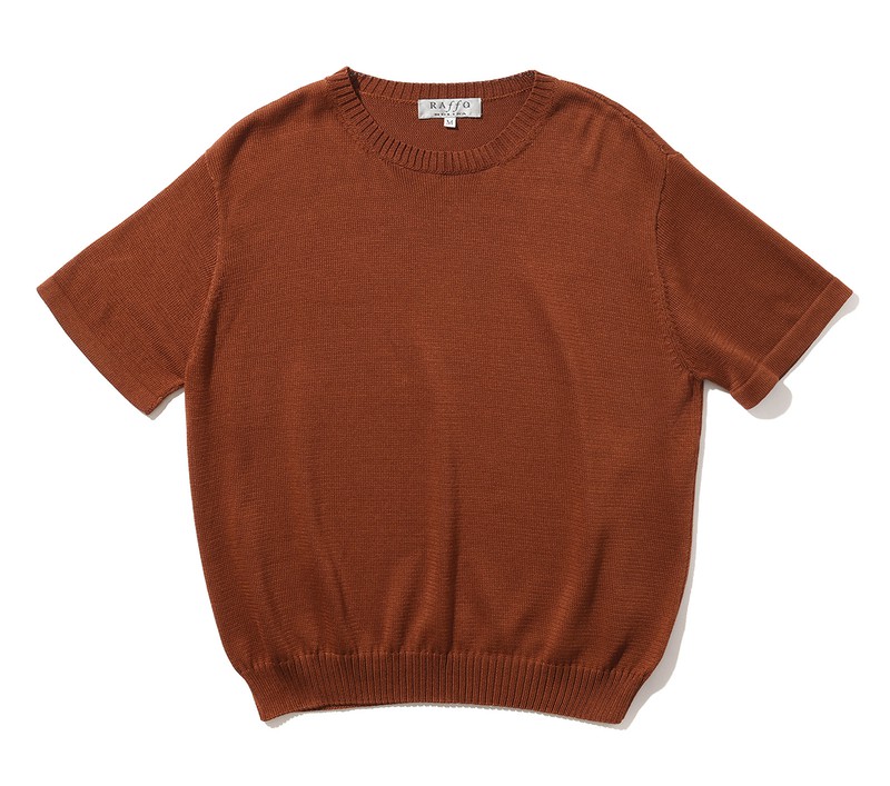 ▲ ニットT2万8600円/ラッファ モリーナ×ビームスF(ビームス 六本木ヒルズ)