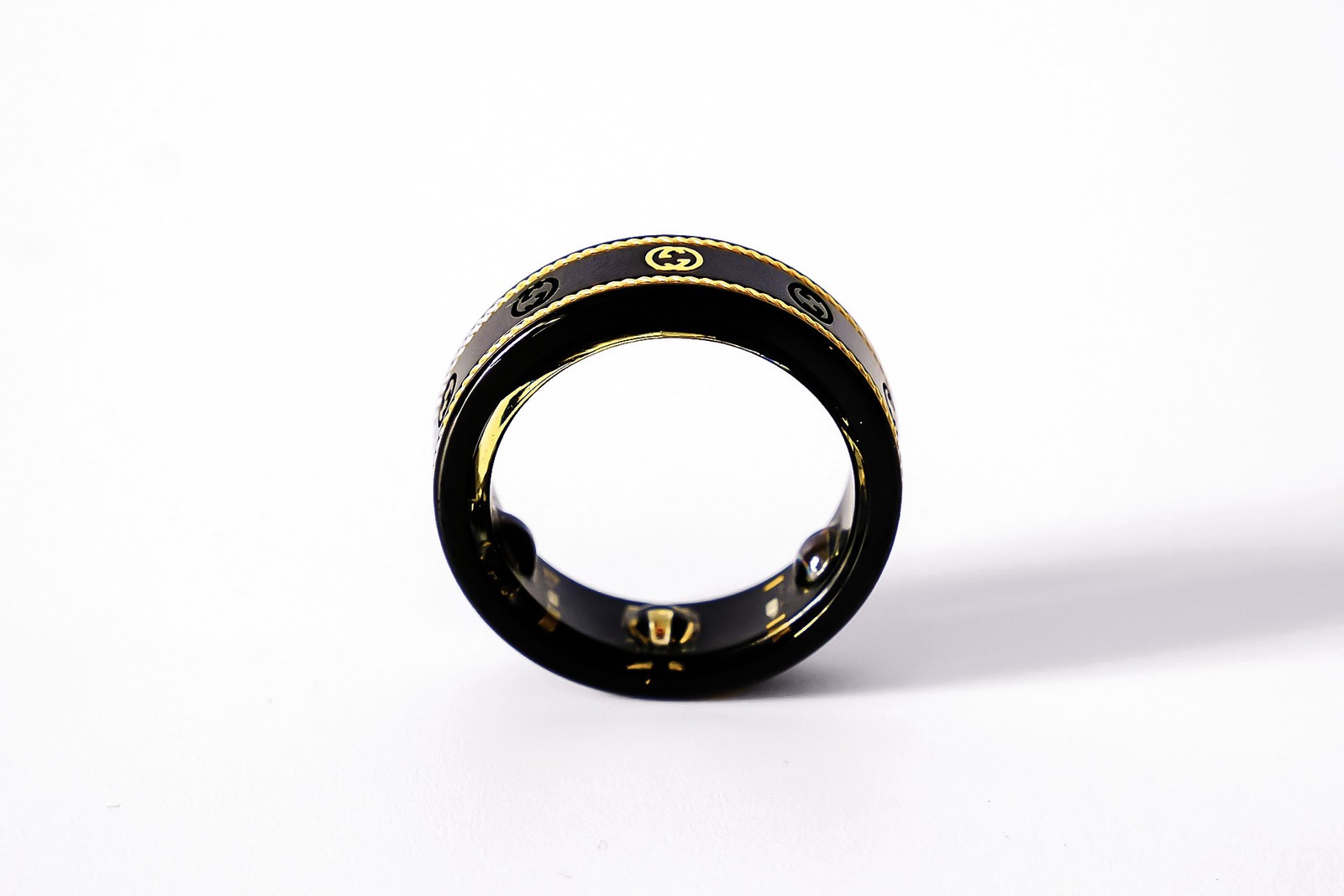 「GUCCI x Oura Ring」12万6500円／グッチ（グッチ ジャパン）