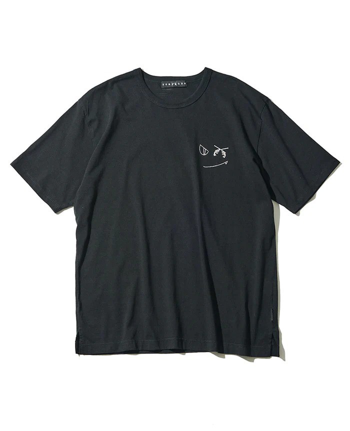 Tシャツ￥19,800／ロアーガンズ（買えるLEON）