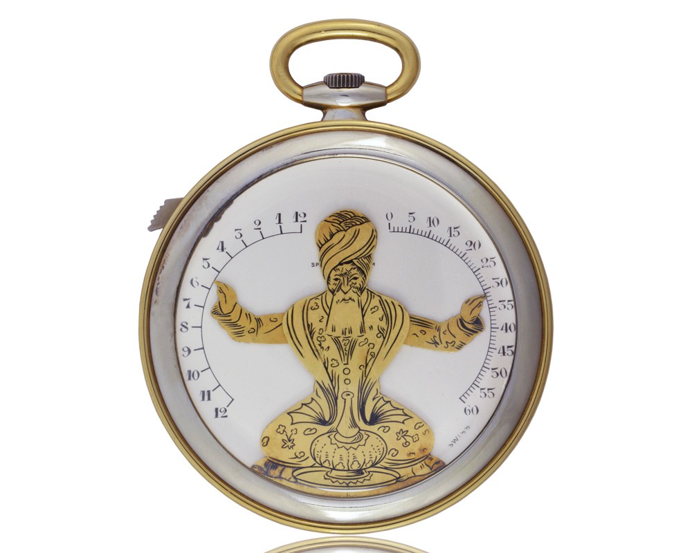▲ 歴史的に有名なモデルが、1930年に中国市場向けに製造した懐中時計ブラ・アン・レール (Bras en l'air)。ケース10時位置のボタンを押すと、ゴールド製の“中国の手品師”の両腕が動いて時分を示します。