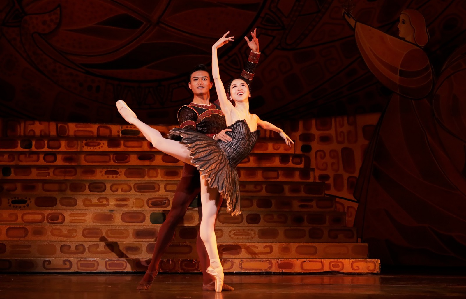 Houston Ballet Principal Yuriko Kajiya as Odile and Former Principal Chun Wai Chan as Prince Siegfried in Stanton Welch’s Swan Lake.Photo by Amitava Sarkar (2018). Courtesy of Houston Ballet.