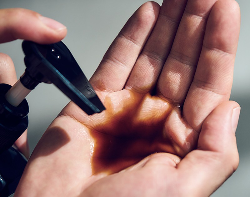 『ブラックウルフ ボリュームアップ スカルプ シャンプー』380㎖ 1980円、『ブラックウルフ ボリュームアップ スカルプ コンディショナー』380㎖ 1980円/ともに大正製薬(大正製薬お客様119番室)