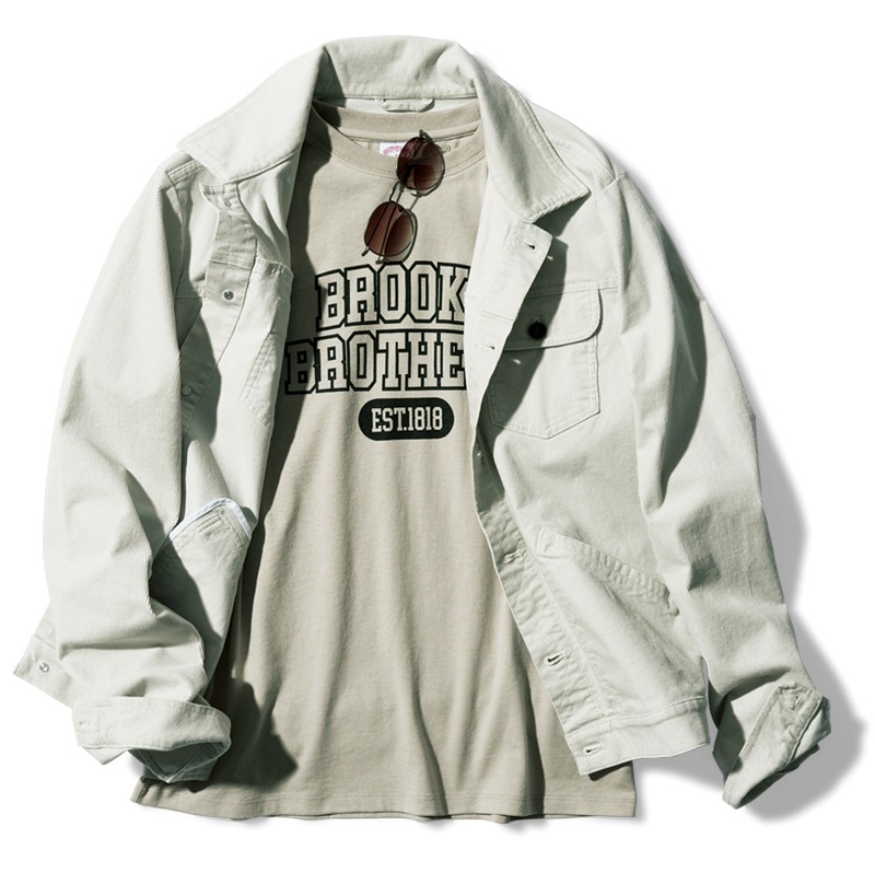 ▲ Tシャツ7700円(EC限定)、ブルゾン3万1900円/ともにブルックス ブラザーズ(ブルックス ブラザーズ ジャパン)、サングラス2万6400円/サラギーナ(コーモド ドゥーエ)