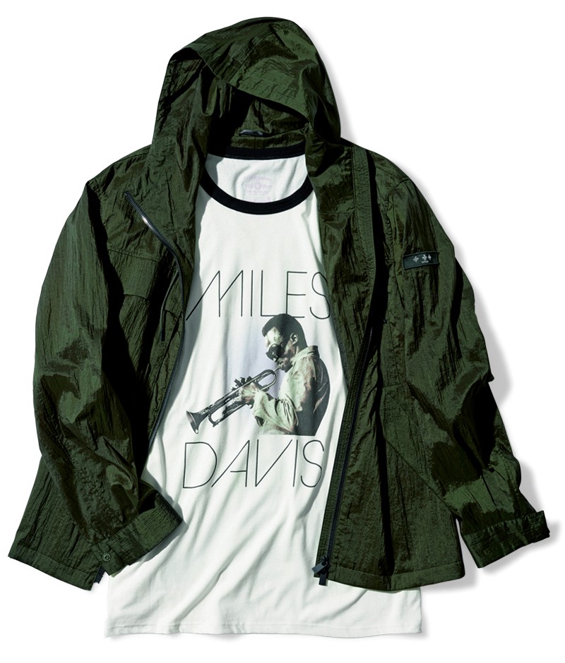 ▲ Tシャツ7480円/ブルースセントリック(メイデン・カンパニー)、パーカ7万7000円/タトラス(タトラス コンセプトストア 青山店)