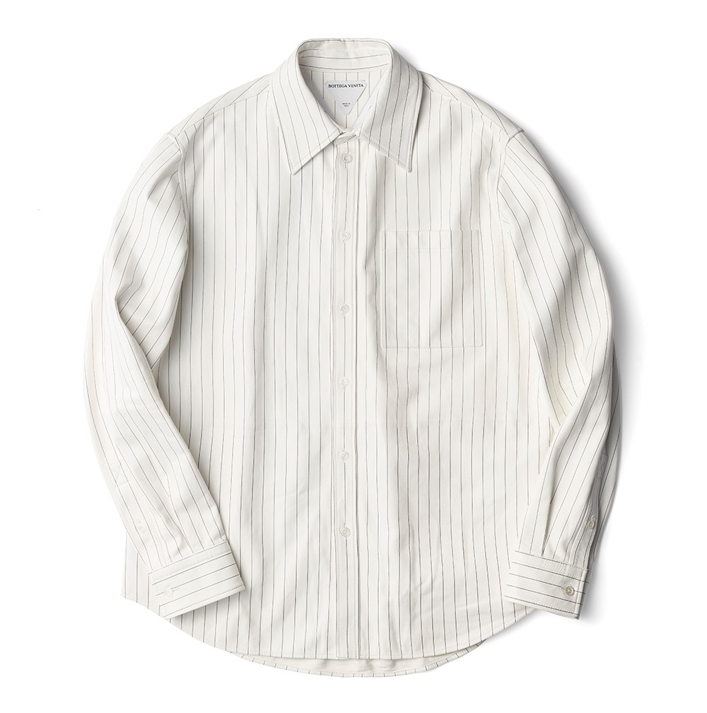 シャツ67万7600円/ボッテガ・ヴェネタ(ボッテガ・ヴェネタ ジャパン)