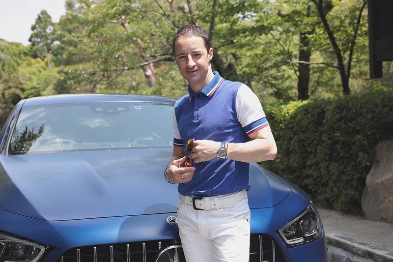 クリストフ・ルメール騎手、メルセデスAMG GT 53 4MATIC+(2022年)、吉田由美