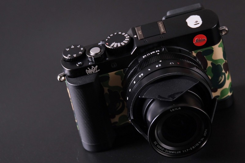 「ライカD-LUX 7 “A BATHING APE® x STASH” EDITION BLACK」25万8500円(BAPEXCLUSIVE™️ AOYAMA/ノーウェア)