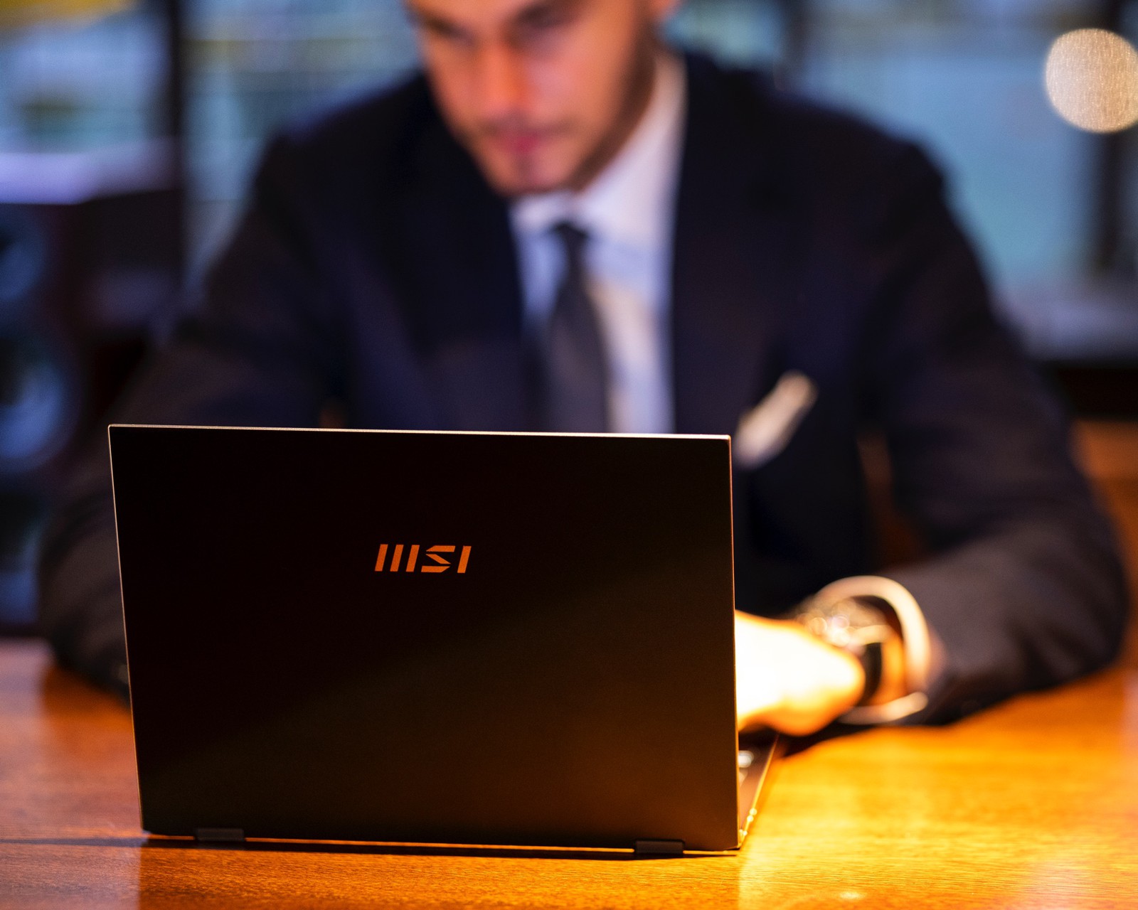 「Summit E13 Flip Evoシリーズ」オープン価格/MSI