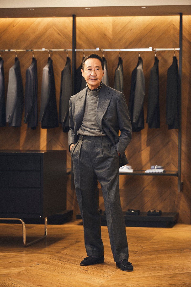 鴨志田さんが敬愛するサルトリアであるリベラーノ&リベラーノ。この一着もそのフィレンツェの名匠にて2018年にビスポークにて仕立てたもの。ゼニア社のヴィンテージ・フラノを使っており、適度に香る重厚さがポイントです。