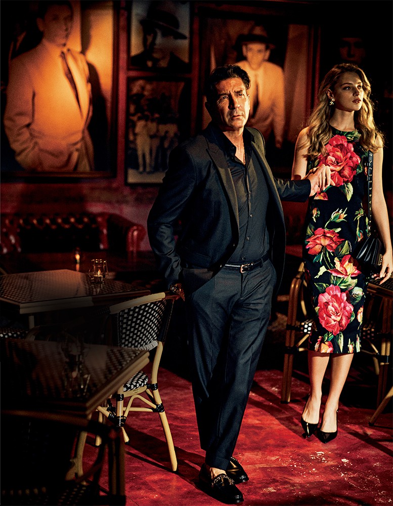 ▲ 男性●スーツ36万3000円(予価)、シャツ5万600円、靴13万8600円(予価)、ネックレス8万5800円、時計715万円/すべてドルチェ&ガッバーナ(ドルチェ&ガッバーナ ジャパン)、ベルトはスタイリスト私物 女性●ワンピース29万9200円、靴15万6200円、イヤリング6万1600円、ネックレス5万1700円(予価)、リング6万9300円(予価)、バッグ22万円/すべてドルチェ&ガッバーナ(ドルチェ&ガッバーナ ジャパン)