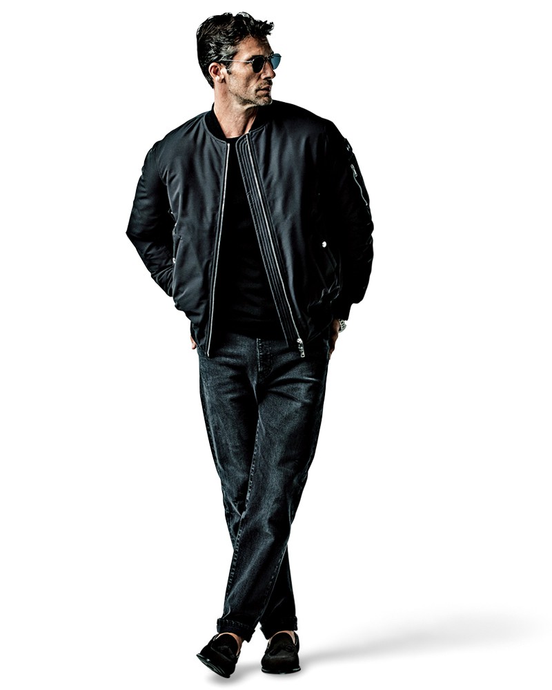 ▲ ブルゾンは上と同じ、ニット2万6400円/スローン、デニム3万7400円/トリプル ダブル(ノウン)、靴8万1400円/クロケット&ジョーンズ(グリフィンインターナショナル)、サングラス4万6200円/アイヴァン 7285(オブジェ・イースト)、時計103万4000円/ゼニス