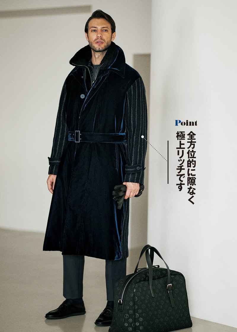 コート121万円、シャツ13万5300円、Tシャツ5万7200円、パンツ13万5300円、シューズ11万5500円、バッグ45万1000円、グローブ6万8200円/すべてジョルジオ アルマーニ(ジョルジオ アルマーニ ジャパン)
