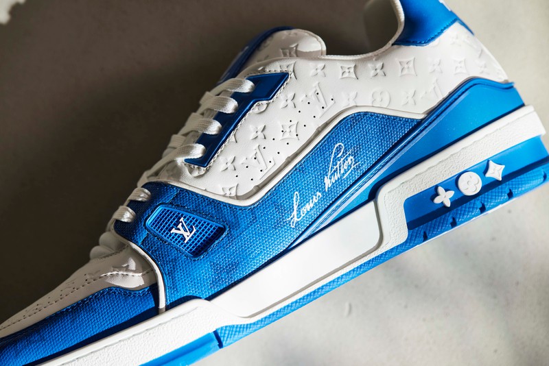 スニーカー17万500円／ルイ・ヴィトン（ルイ・ヴィトン クライアントサービス）