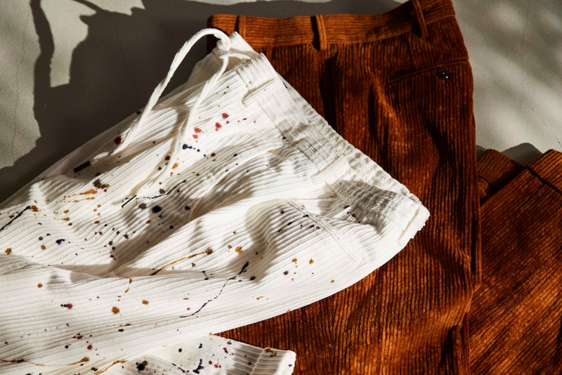 パンツ3万7400円/ジェルマーノ(バインド ピーアール) パンツ4万6200円/PT トリノ(PT JAPAN)