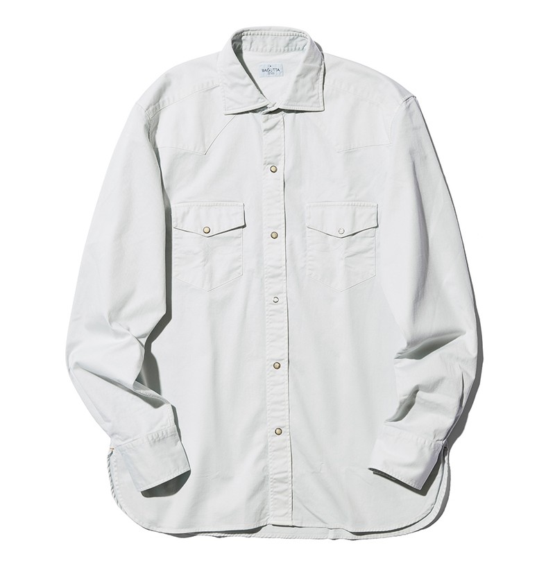 シャツ3万800円/バグッタ(トレメッツォ)