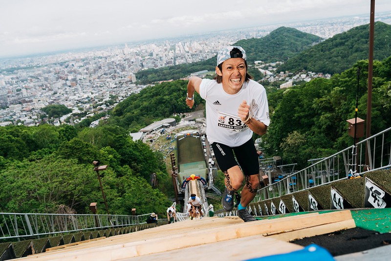 REDBULL 400 上位入賞経験のある著名なトレイルランナーでさえ、ゴール手前ではこの表情に。(c)Kentaro Matsuda/Red Bull Content Pool