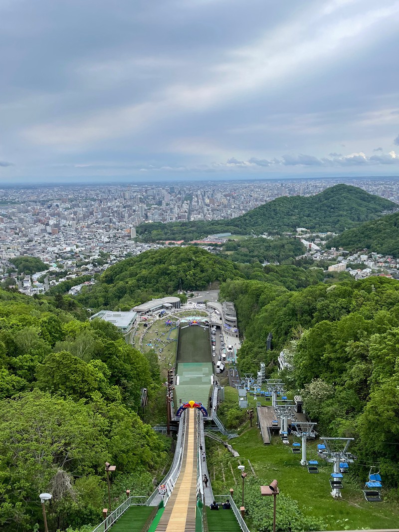 REDBULL 400 今回で3回目の参加となったが、ゴール後のこの景色を見るたびに「来年も参加しよう!」と思う。それほど素晴らしい眺望だし、達成感のあるアクティビティである。