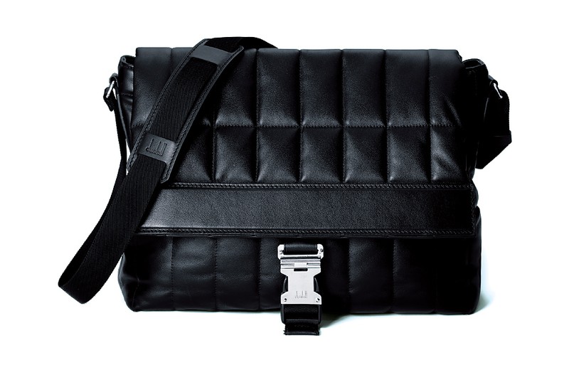 バッグ[W36×H33×D15㎝] 23万7600円／ダンヒル
