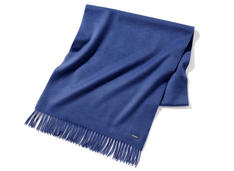 ▲ マフラー7万3700円/ロロ・ピアーナ(ロロ・ピアーナ ジャパン)