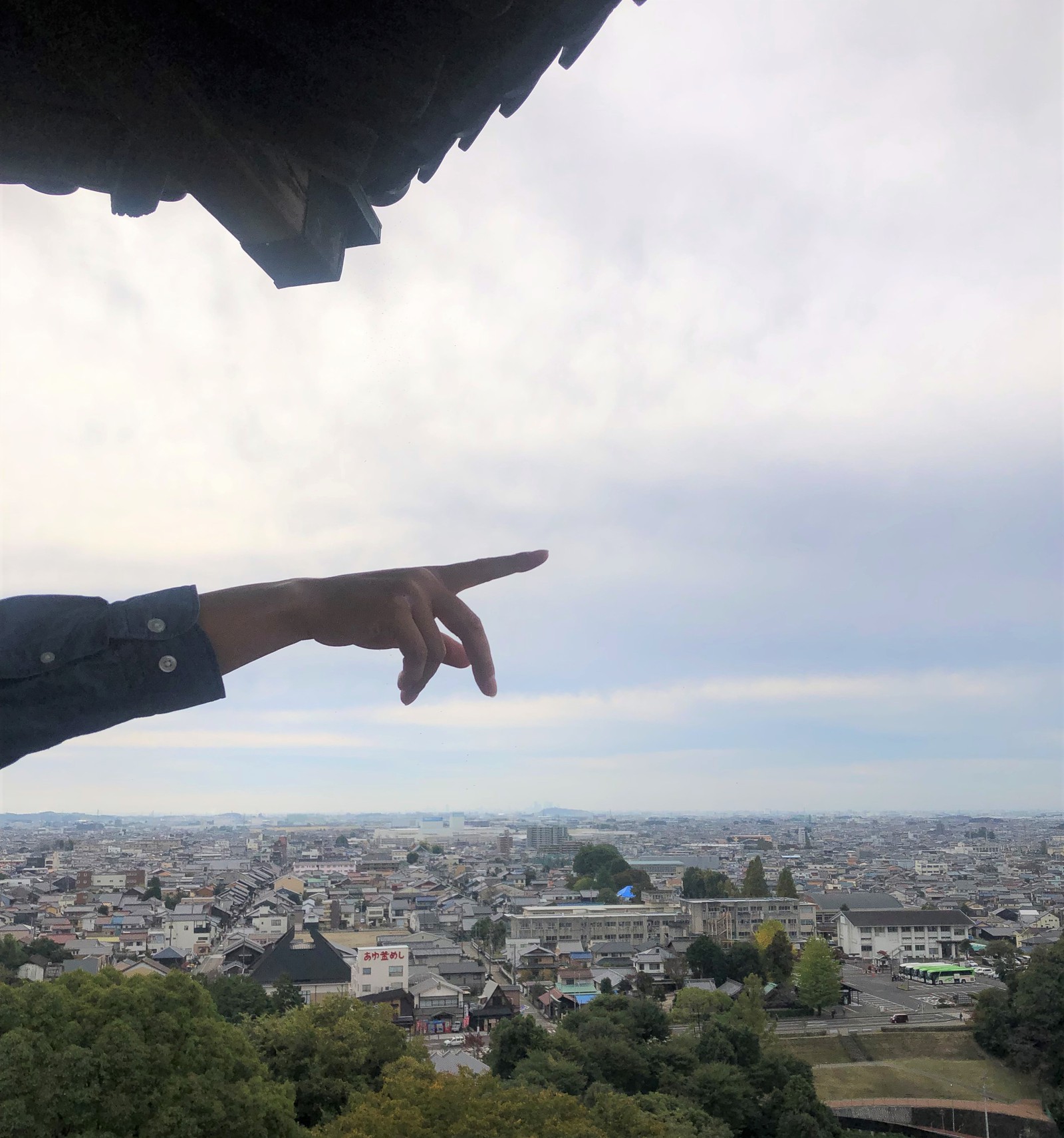 犬山城の天守から、名古屋方面を望む