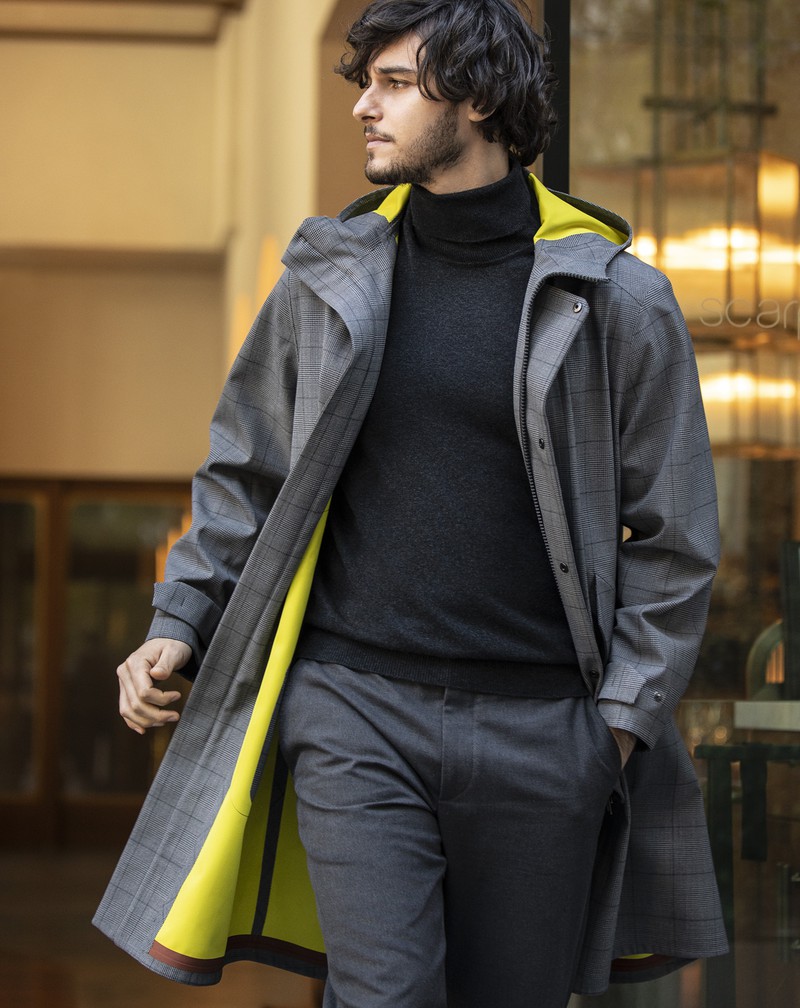 ▲ コート64万2400円、ニット19万1400円(参考色)、パンツ9万5700円/すべてロロ・ピアーナ(ロロ・ピアーナ ジャパン)
