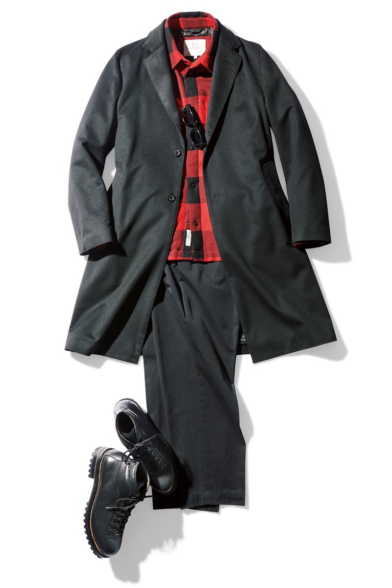 シャツ5万8300円、パンツ2万8600円/ともにウールリッチ(ウールリッチ 二子玉川店)、コート13万9700円/マッキントッシュ(マッキントッシュ青山店)、靴12万9800円/フラテッリ ジャコメッティ/マルモラーダ(ウィリー)、サングラス6万2700円/アイヴァン 7285(アイヴァン 7285 トウキョウ)