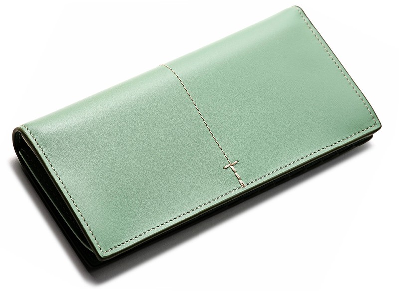 ［W18.5×H8.5×D2㎝］財布5万3900円／トッズ（トッズ・ジャパン）