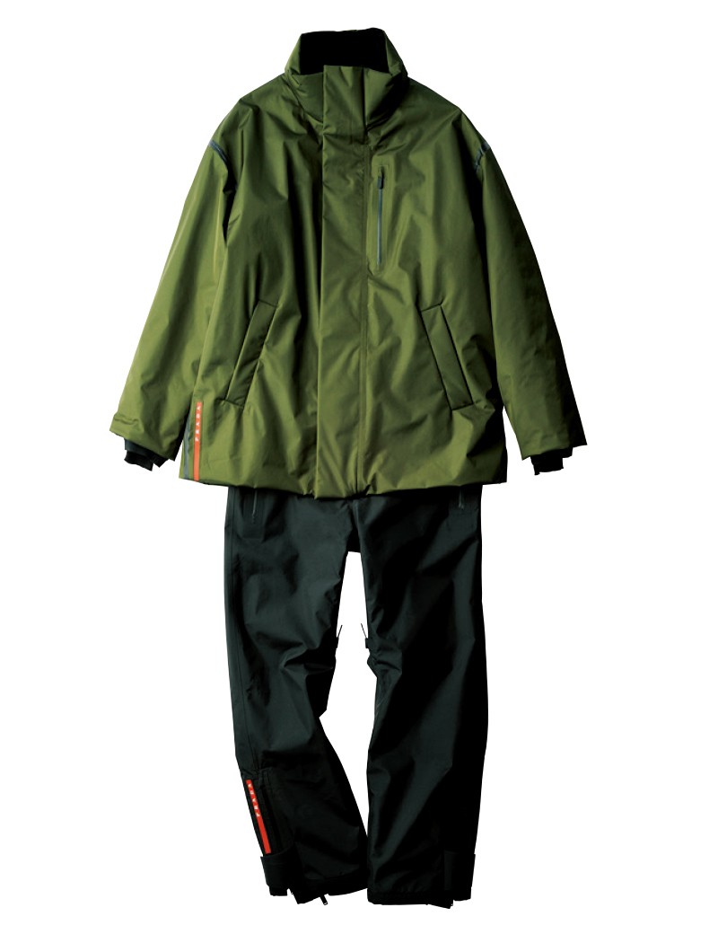 パンツ25万8500円(予価)/プラダ(プラダ クライアントサービス)