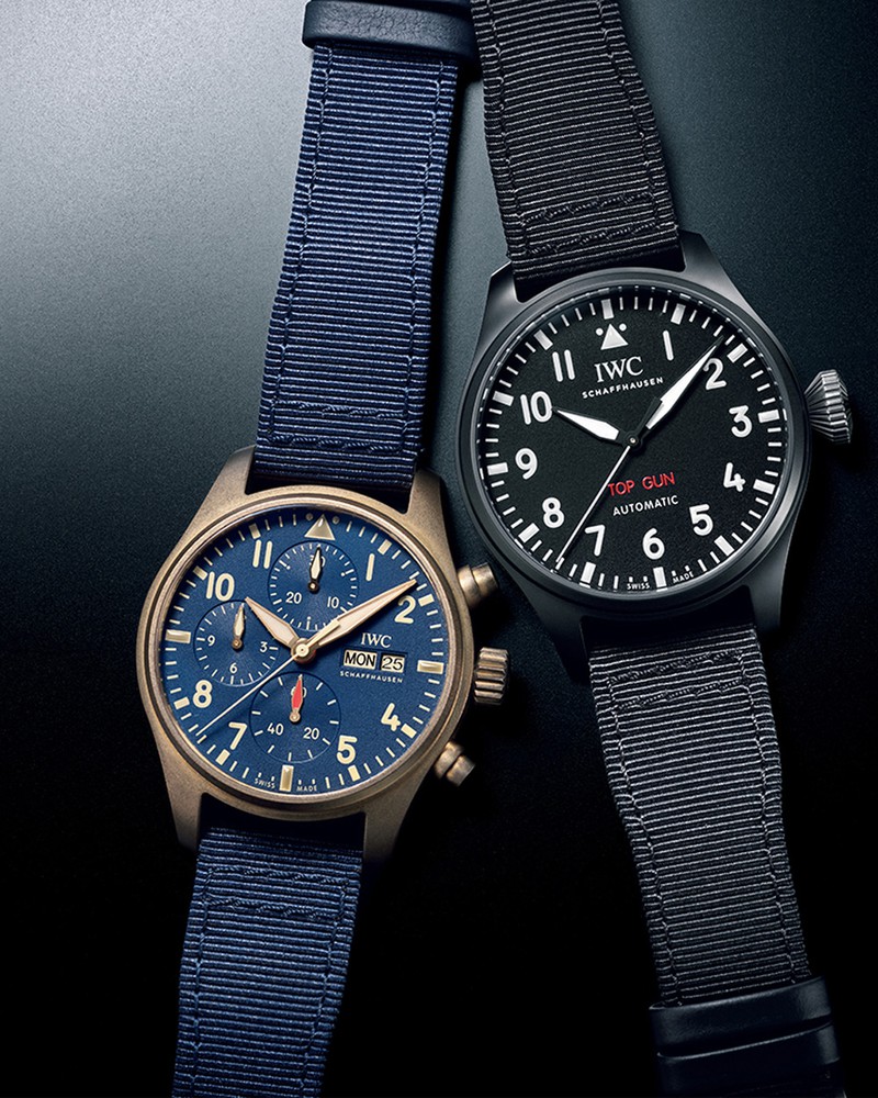 ▲ 左●『パイロット・ウォッチ・クロノグラフ41』自動巻き、ブロンズケース(41mm)、布製ストラップ。10気圧防水。108万3500円、右●『ビッグ・パイロット・ウォッチ43・トップガン』自動巻き、ブラックセラミックケース(43mm)、布製ストラップ。10気圧防水。138万500円/ともにIWC