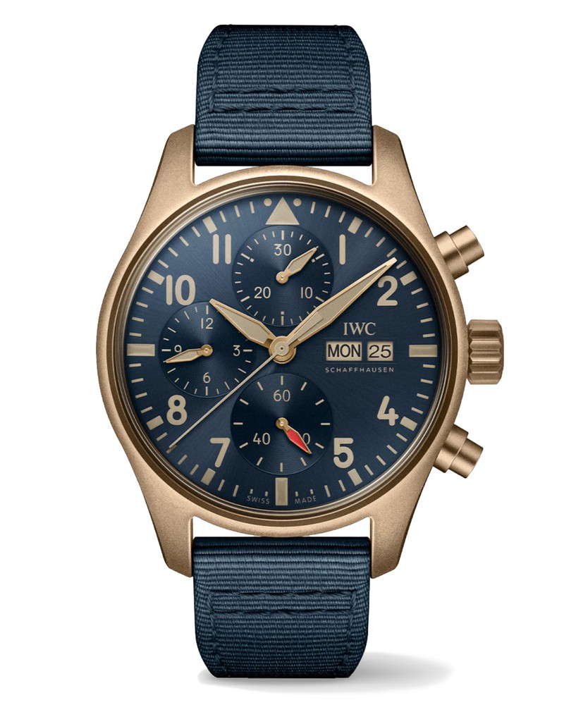 ▲ 『パイロット・ウォッチ・クロノグラフ41』自動巻き、ブロンズケース(41mm)、布製ストラップ。10気圧防水。108万3500円/IWC