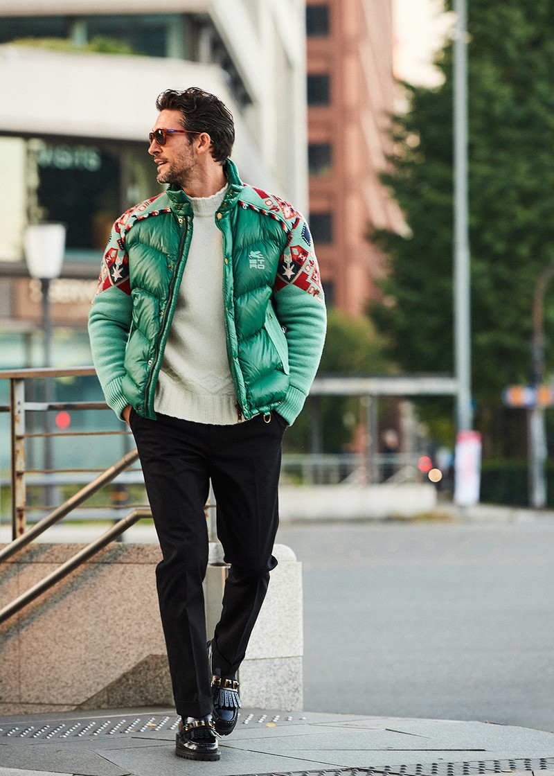 ダウン36万3000円、ニット10万5600円、パンツ5万8300円、靴13万900円、サングラスは参考商品/すべてエトロ(エトロ ジャパン)