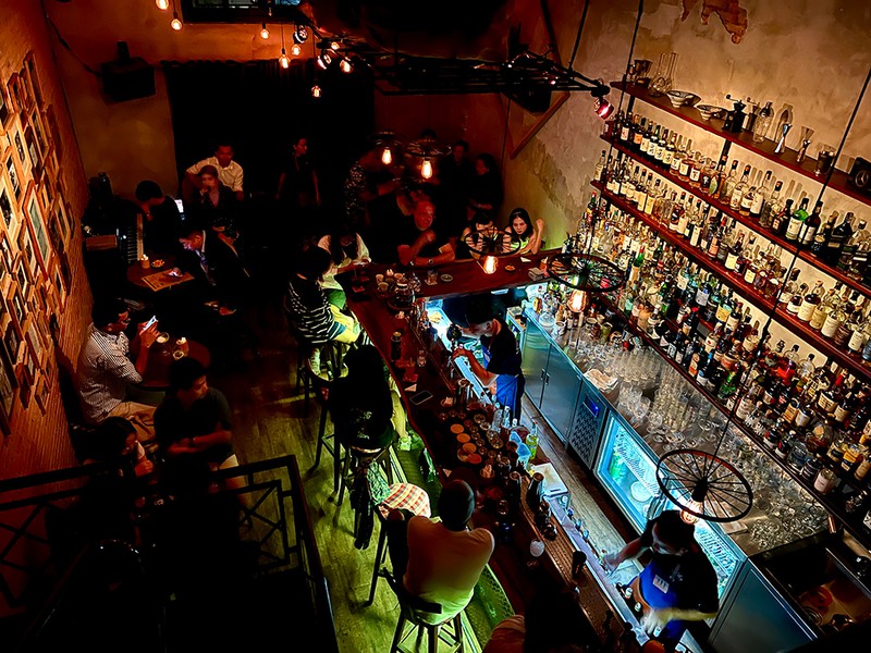The Alley Coctail Bar & Kitchem