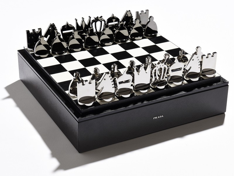 ▲ チェス盤[34.5×34.5cm]81万4000円※予定価格／プラダ(プラダ クライアントサービス)