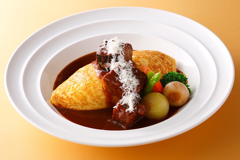 ホテルニューオータニ(東京)「尾崎牛のスパイシーJシリアルオムビーフシチュー」6500円(コールスロー付き/税込み・サービス料別))