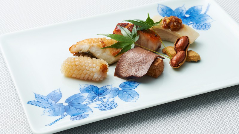 ザ・ペニンシュラ東京 中国料理「ヘイフンテラス」みかわち焼と長崎県産 旬の食材コース