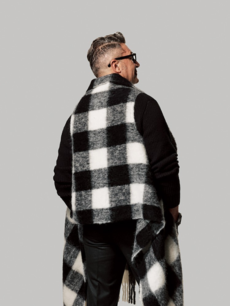 ケープスカーフ4万700円/ウールリッチ(ウールリッチ 二子玉川店)、