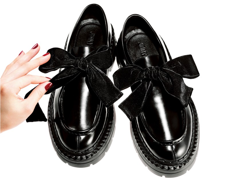 ▲ 靴12万1000円/ジミー チュウ