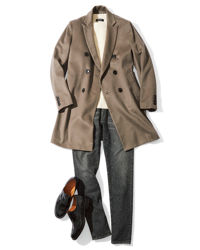 ▲ デニム4万2900円/ピーティートリノ デニム(PT JAPAN)、コート22万円、ニット19万8000円、靴11万円/すべてウノ ピゥ ウノ ウグァーレ トレ(ウノ ピゥ ウノ ウグァーレ トレ 表参道ヒルズ)