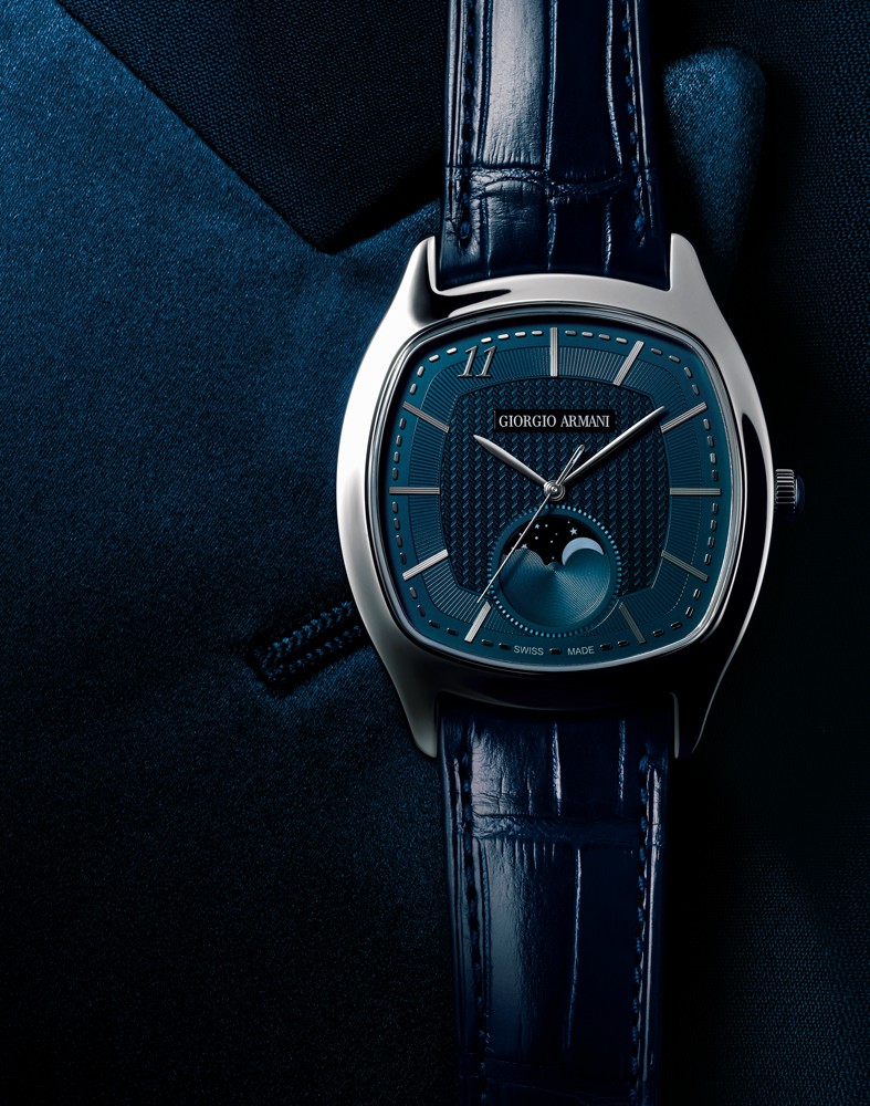 ▲ 久しぶりに色気ある腕元について考えさせてくれる、モテるオヤジさんに最高のドレスウォッチであります。それにしても、ん〜、色っぽい〜。『ジョルジオ アルマーニ11』自動巻き、SSケース(39.5㎜)、アリゲーターストラップ。世界限定50本。366万3000円、タキシード56万9800円〜(オーダー価格)/ともにジョルジオ アルマーニ(ジョルジオ アルマーニ ジャパン)