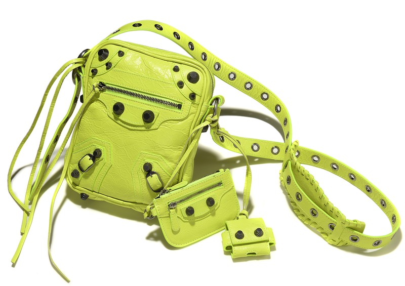 ▲ バッグ[W16×H20×D4cm] 20万6800円／バレンシアガ（バレンシアガ クライアントサービス）