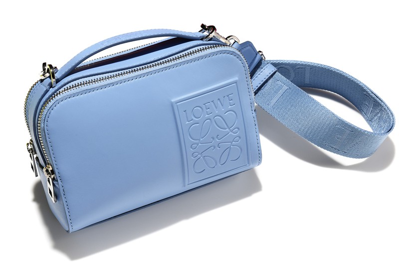 ▲ バッグ[W18×H13×D8.5cm] 15万7300円／ロエベ（ロエベ ジャパン クライアントサービス）