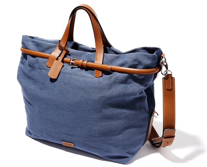 ▲ バッグ[W58×H37×D20cm] 45万1000円／ジョルジオ アルマーニ（ジョルジオ アルマーニ ジャパン）