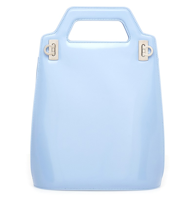 ▲ バッグ[W22×H34×D9cm]33万円／フェラガモ(フェラガモ･ジャパン)